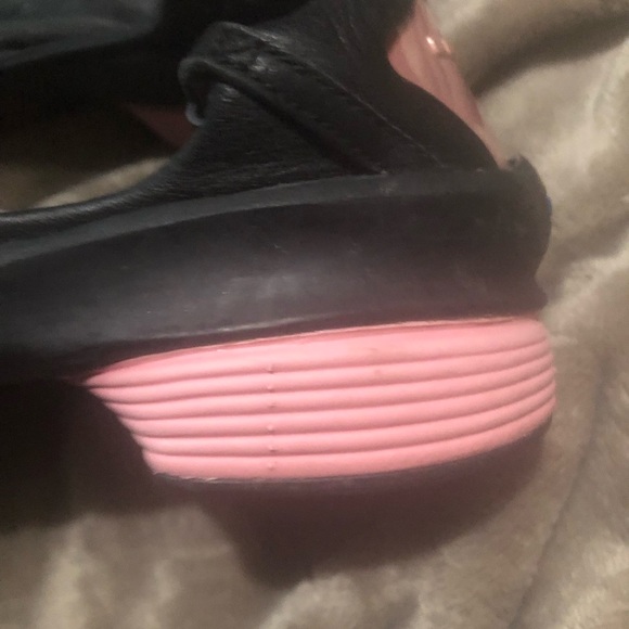 Size 8 DETNY sandal/walking shoe. - Picture 3 of 11